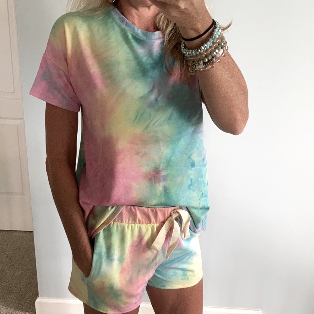 Tie Dye Top & Shorts Lounge Set - Picture 2 of 10